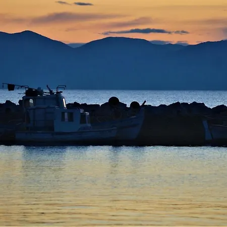 Infinite Blue Horizon Elegance Hospitality Villa *